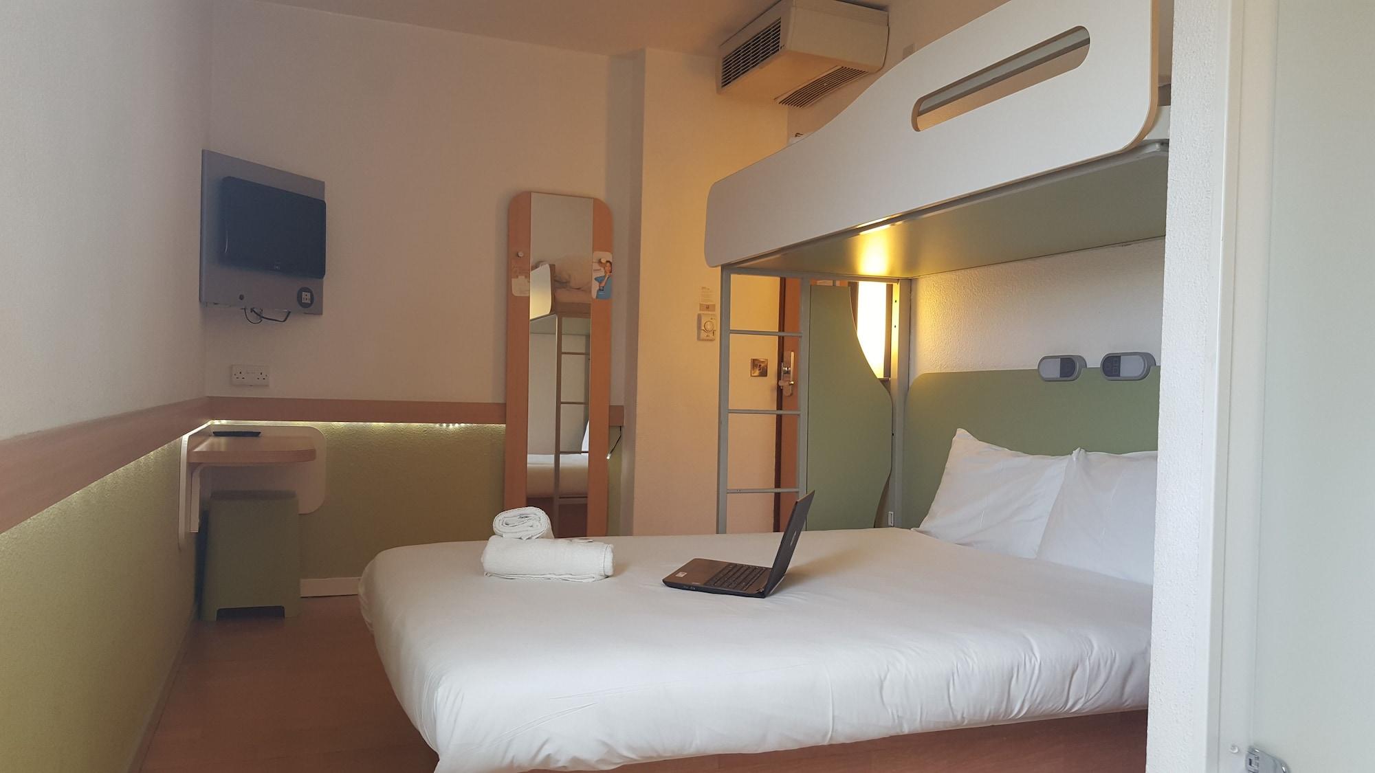 Ibis Budget Leeds Centre Crown Point Road Esterno foto