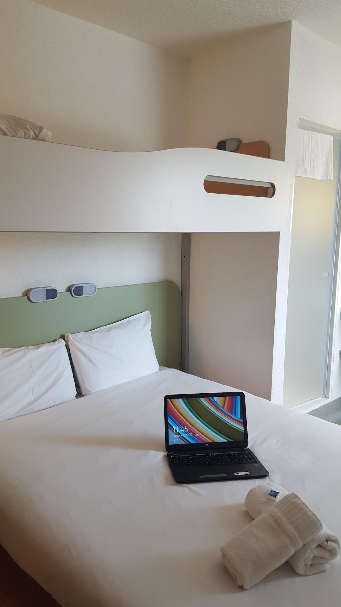 Ibis Budget Leeds Centre Crown Point Road Esterno foto