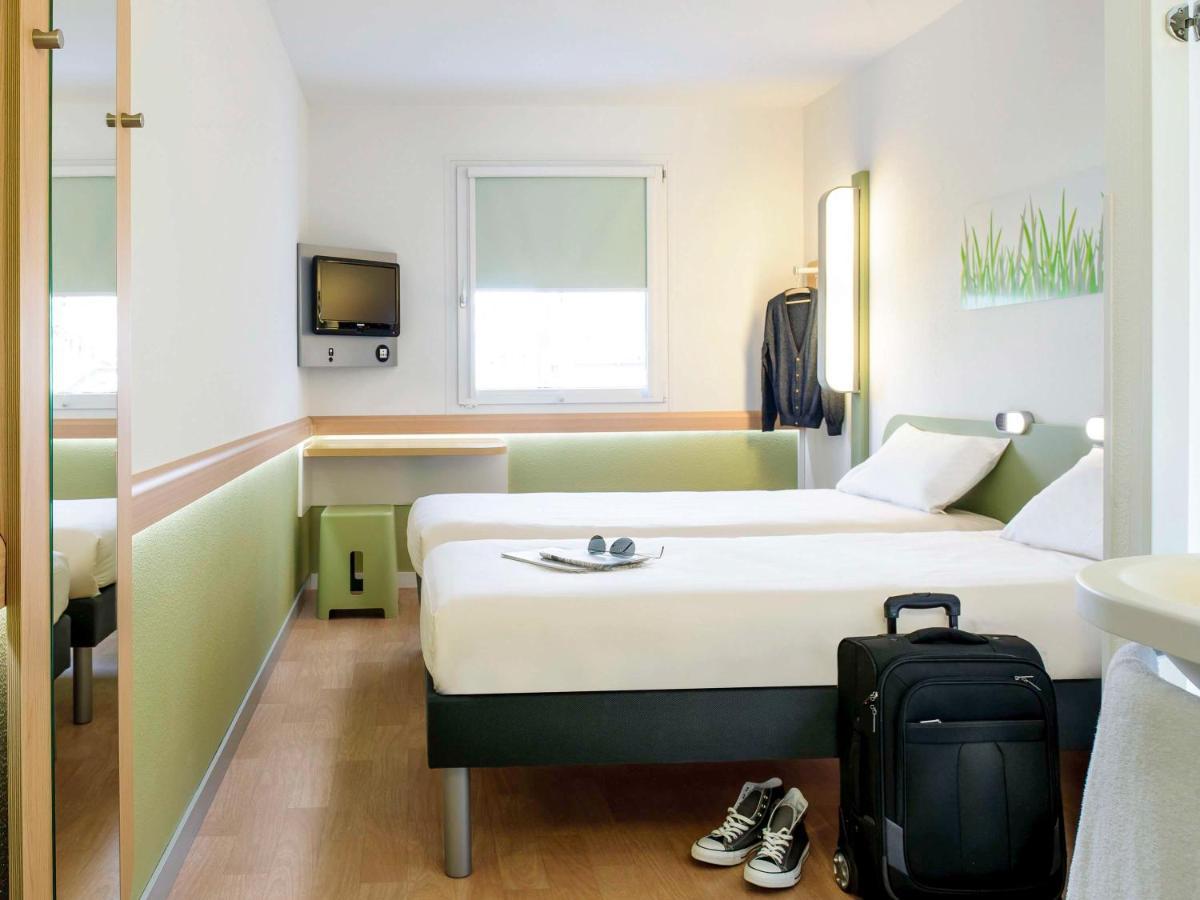Ibis Budget Leeds Centre Crown Point Road Esterno foto
