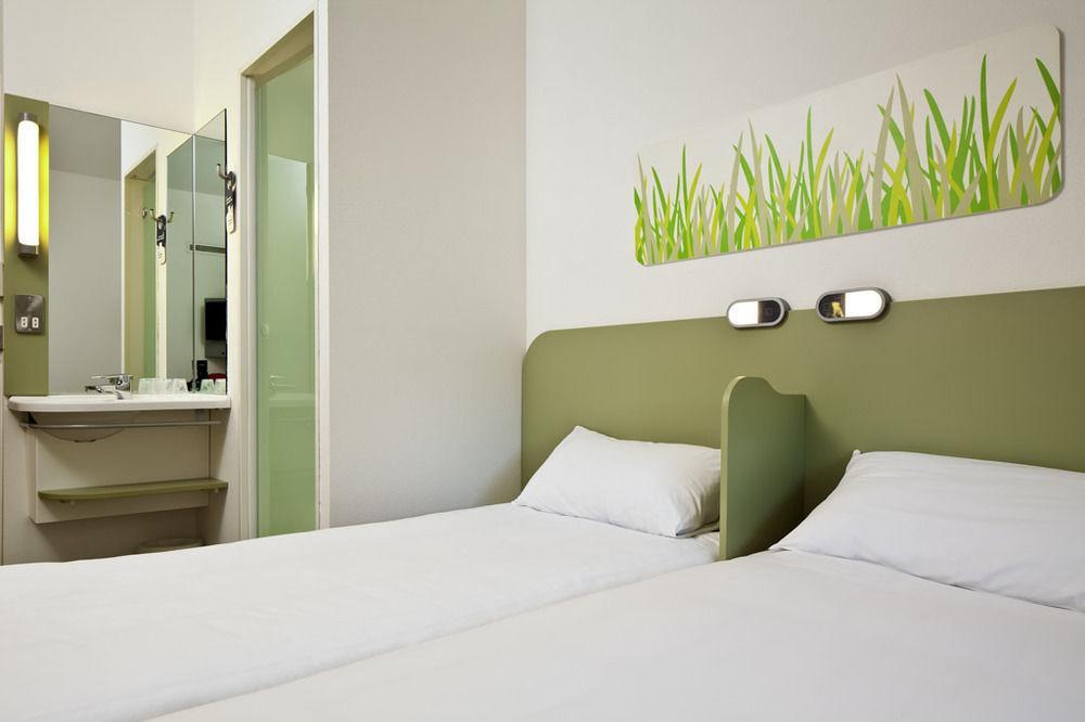 Ibis Budget Leeds Centre Crown Point Road Esterno foto