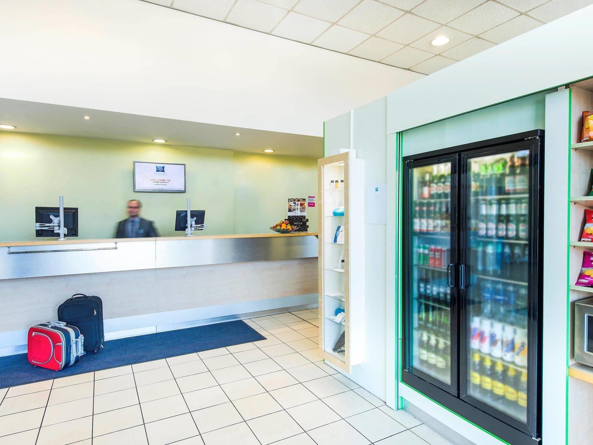 Ibis Budget Leeds Centre Crown Point Road Esterno foto