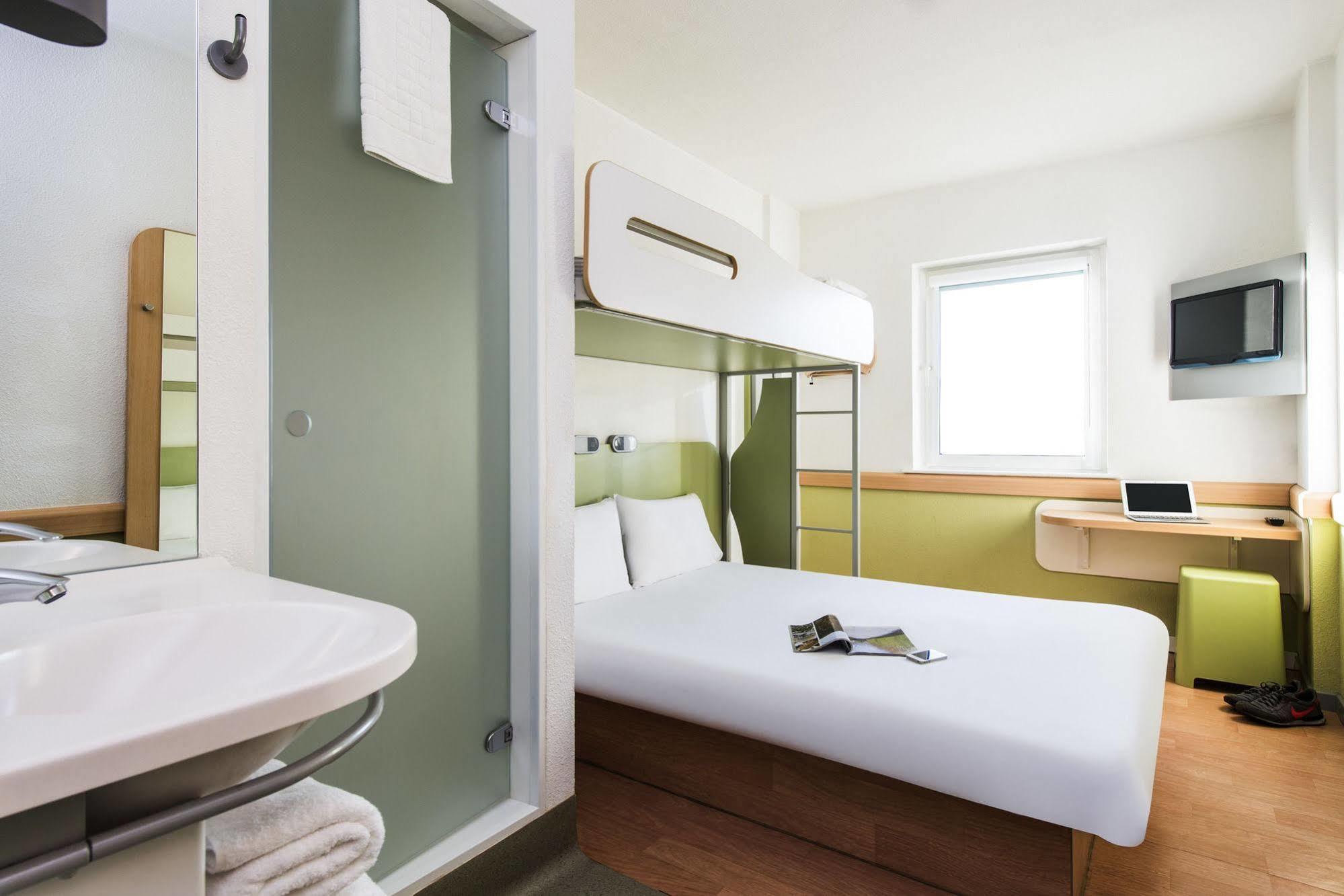 Ibis Budget Leeds Centre Crown Point Road Esterno foto