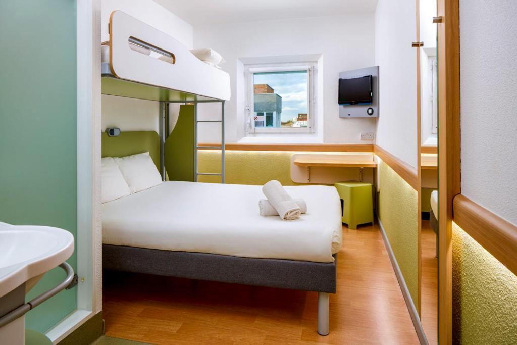 Ibis Budget Leeds Centre Crown Point Road Esterno foto